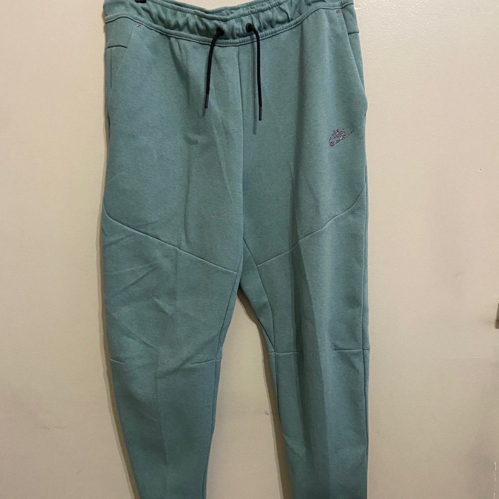 Nike Tech Fleece Joggers Pants Mens Sportswear Heather Green DR9162-361 NEW